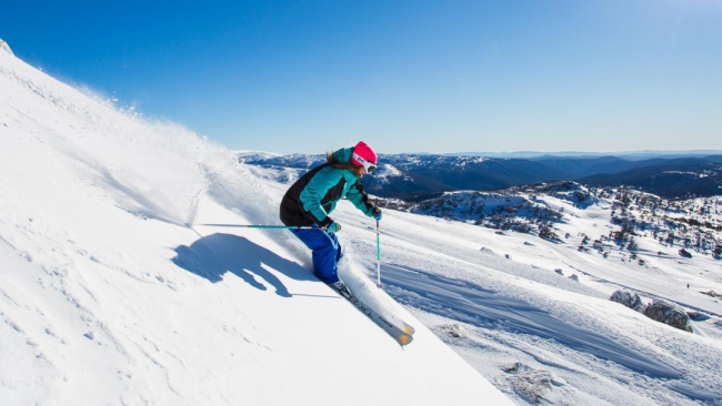 山下5℃, 山上大雪开启墨尔本滑雪季! 大批华人已上山开板, 顶尖雪场门票销量飙升16%!